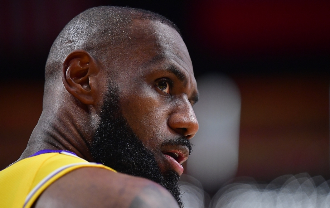 开云电子-A史密斯表示詹姆斯质变了（科比末期）变烂的湖人！